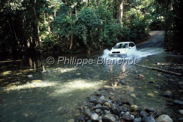 australie queensland 13.JPG - Franchissement d'un guéDaintree National ParkQueenslandAustralie
